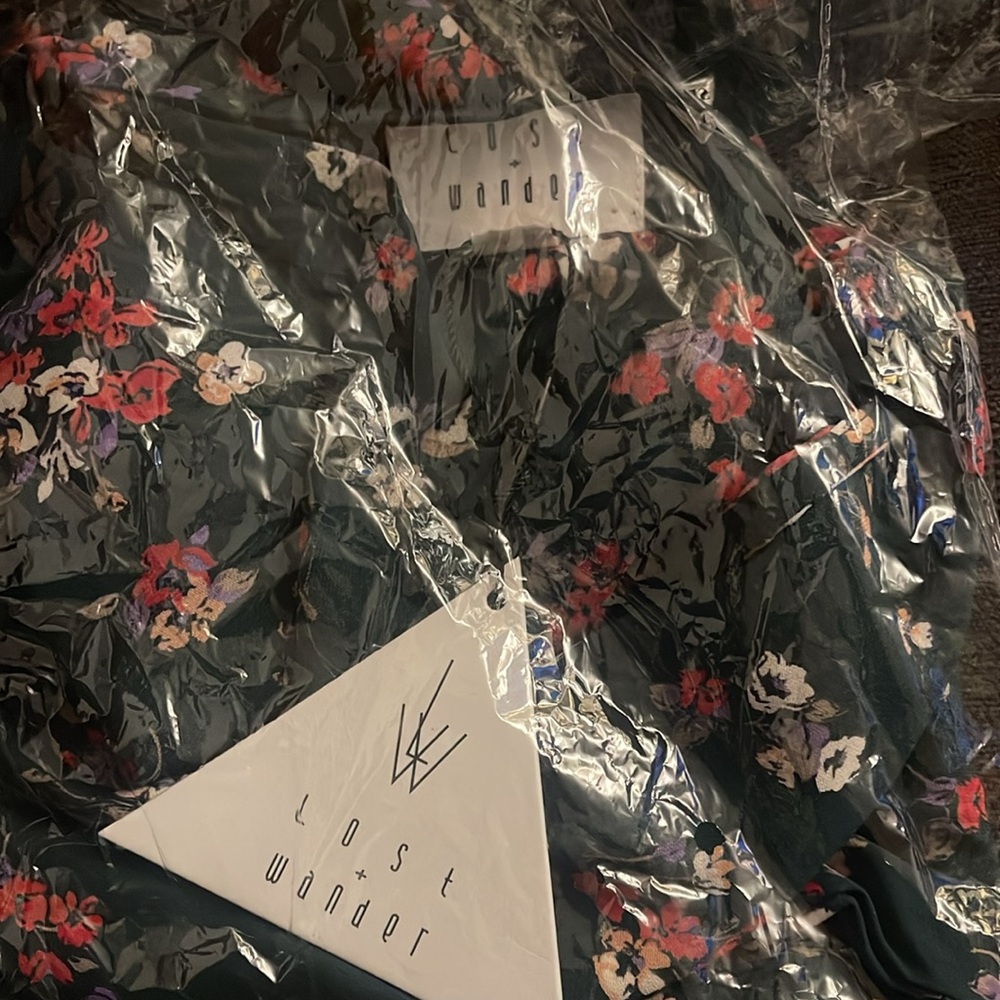 New Lost and Wander Floral-Print Wrap Top - 100% Exclusive - Picture 7 of 7